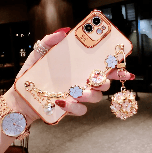Urban Trendly Four Leaf Clover Chain iPhone Case