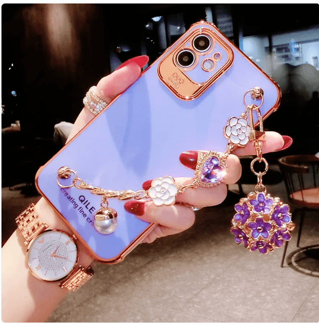 Urban Trendly Four Leaf Clover Chain iPhone Case