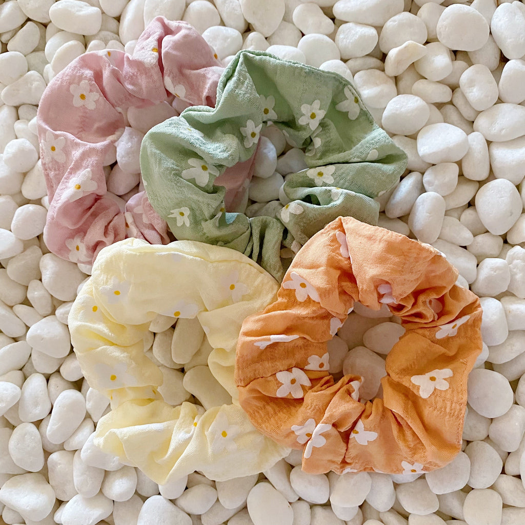 Urban Trendly Daisy Hair Scrunchies Set Cute Women 4Pcs